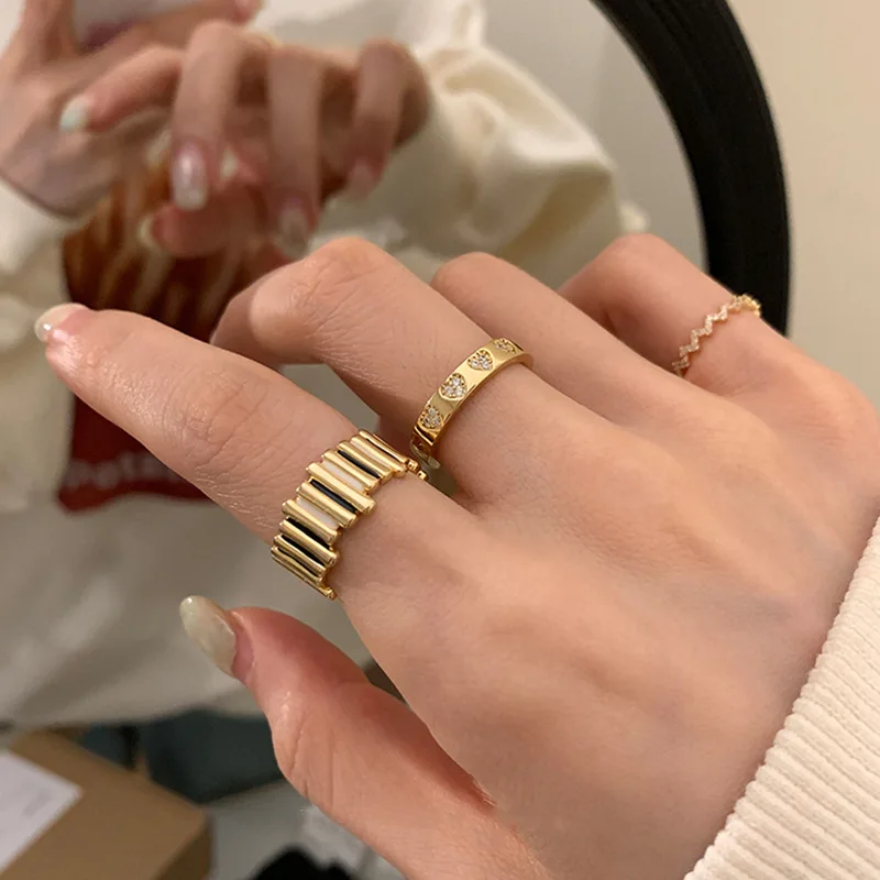 Женское роскошное бриллиантовое кольцо в виде волны, дизайнерское кольцо для стильной индивидуальности, Женское кольцо на указательный палец. 
Женское роскошное бриллиантовое кольцо в виде волны, дизайнерское кольцо для стильной индивидуальности, Женское кольцо на указательный палец.