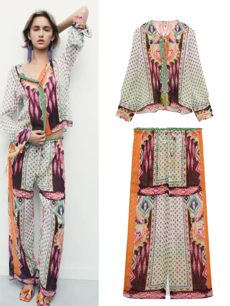 Женская рубашка с длинным рукавом и принтом перьев + широкие брюки-трубы с принтом
Женская рубашка с длинным рукавом и принтом перьев + широкие брюки-трубы с принтом