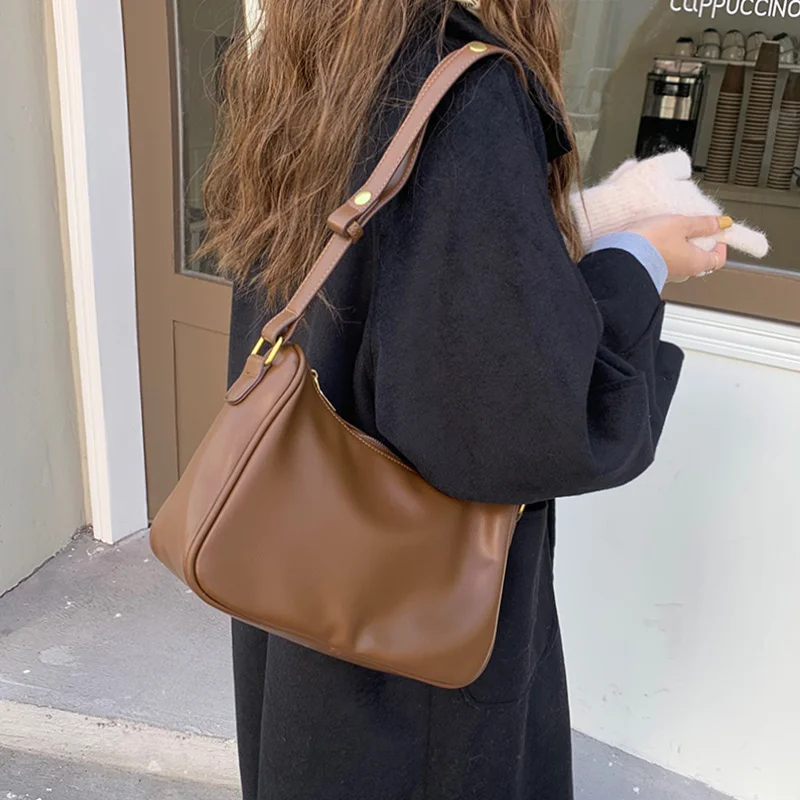 Soft armpit bag magic stick bag 2022 autumn and winter new leisure versatile fashion Single Shoulder Bag Messenger Bag women's
Soft armpit bag magic stick bag 2022 autumn and winter new leisure versatile fashion Single Shoulder Bag Messenger Bag women's