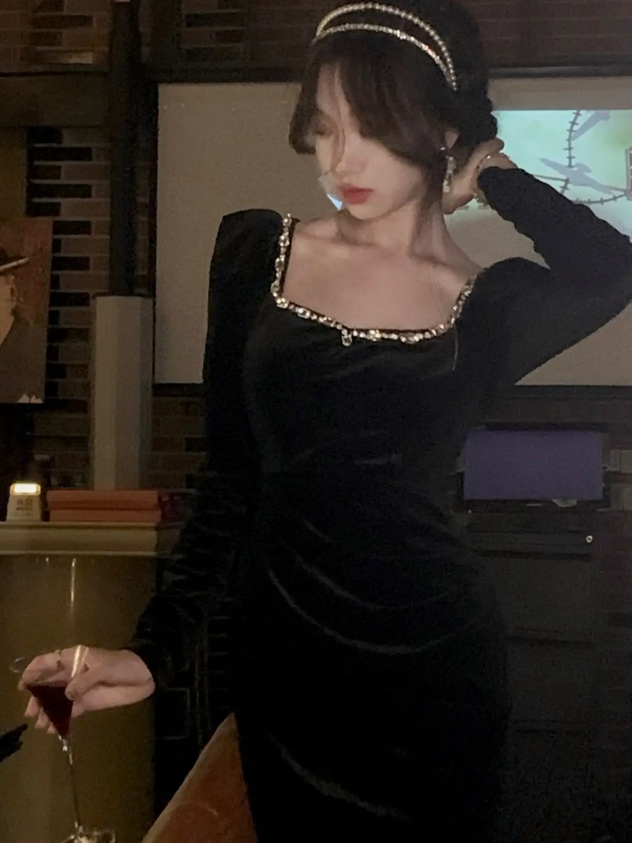 Autumn Winter New Elegant Long Slevess Velvet Vintage Black Dress Sexy Boydcon Prom Evening Party Fashion Slim Clothes
Autumn Winter New Elegant Long Slevess Velvet Vintage Black Dress Sexy Boydcon Prom Evening Party Fashion Slim Clothes