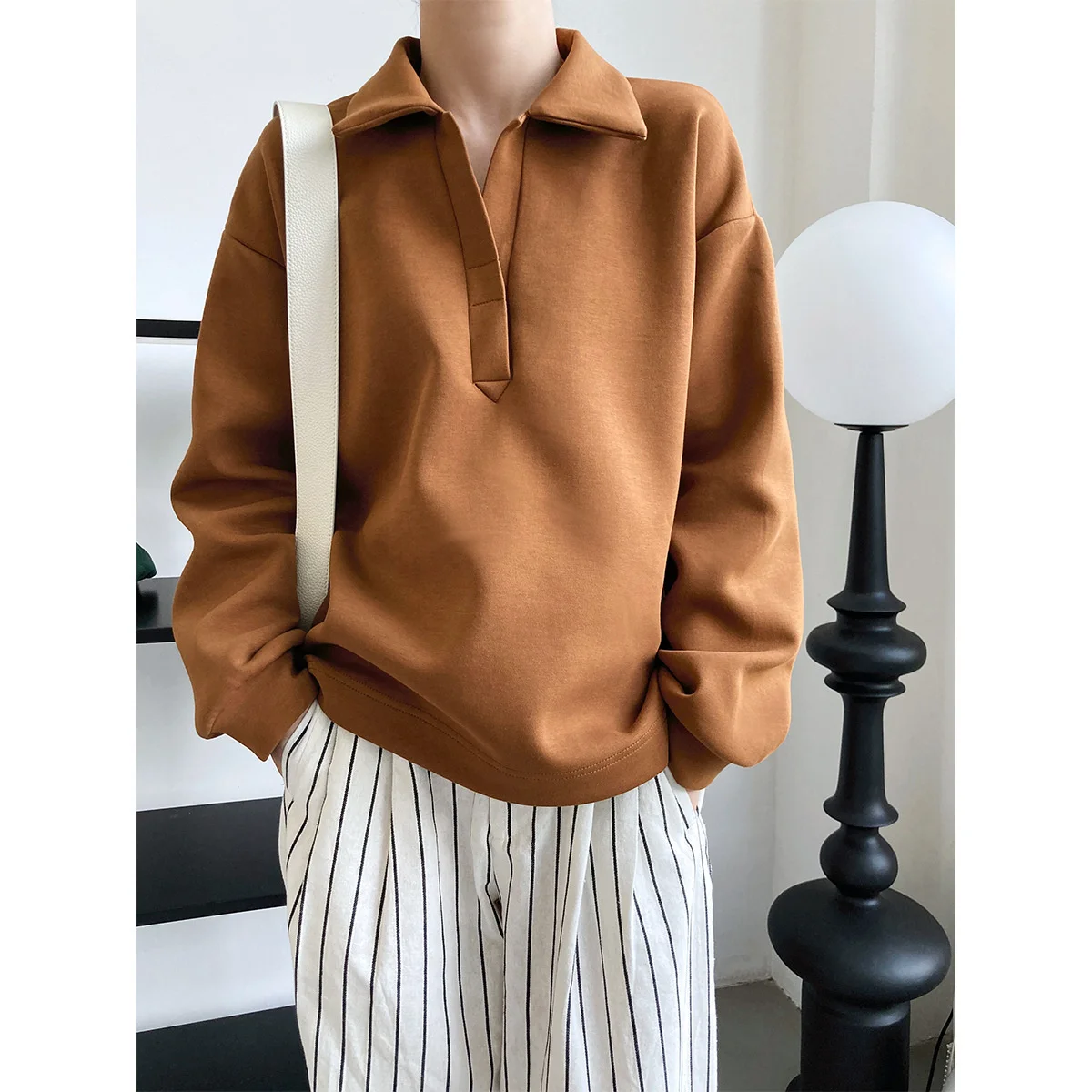 Women's Sweatshirt 2022 Autumn New Korean Chic Casual Space Cotton Lapel Top Fashion Loose Solid Color Sweatshirt For Female 
Women's Sweatshirt 2022 Autumn New Korean Chic Casual Space Cotton Lapel Top Fashion Loose Solid Color Sweatshirt For Female
