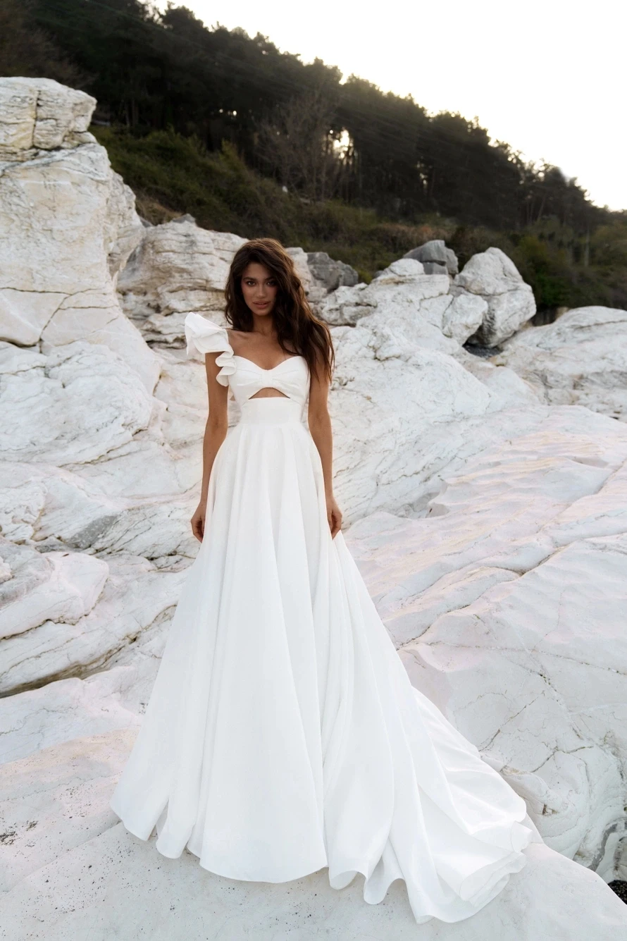 Simple A Line One Shoulder Boho Wedding Dress Sweetheart Sweep Train Ruffy Bridal Gowns Bohemian Chic Open Back Bride Dresses 
Simple A Line One Shoulder Boho Wedding Dress Sweetheart Sweep Train Ruffy Bridal Gowns Bohemian Chic Open Back Bride Dresses
