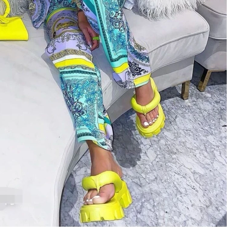 2022 New Slides for Women Luxury Platform Flip Flops Round Head Fashion Large Size Sandals Outdoor Womens Casual House Slippers
2022 New Slides for Women Luxury Platform Flip Flops Round Head Fashion Large Size Sandals Outdoor Womens Casual House Slippers