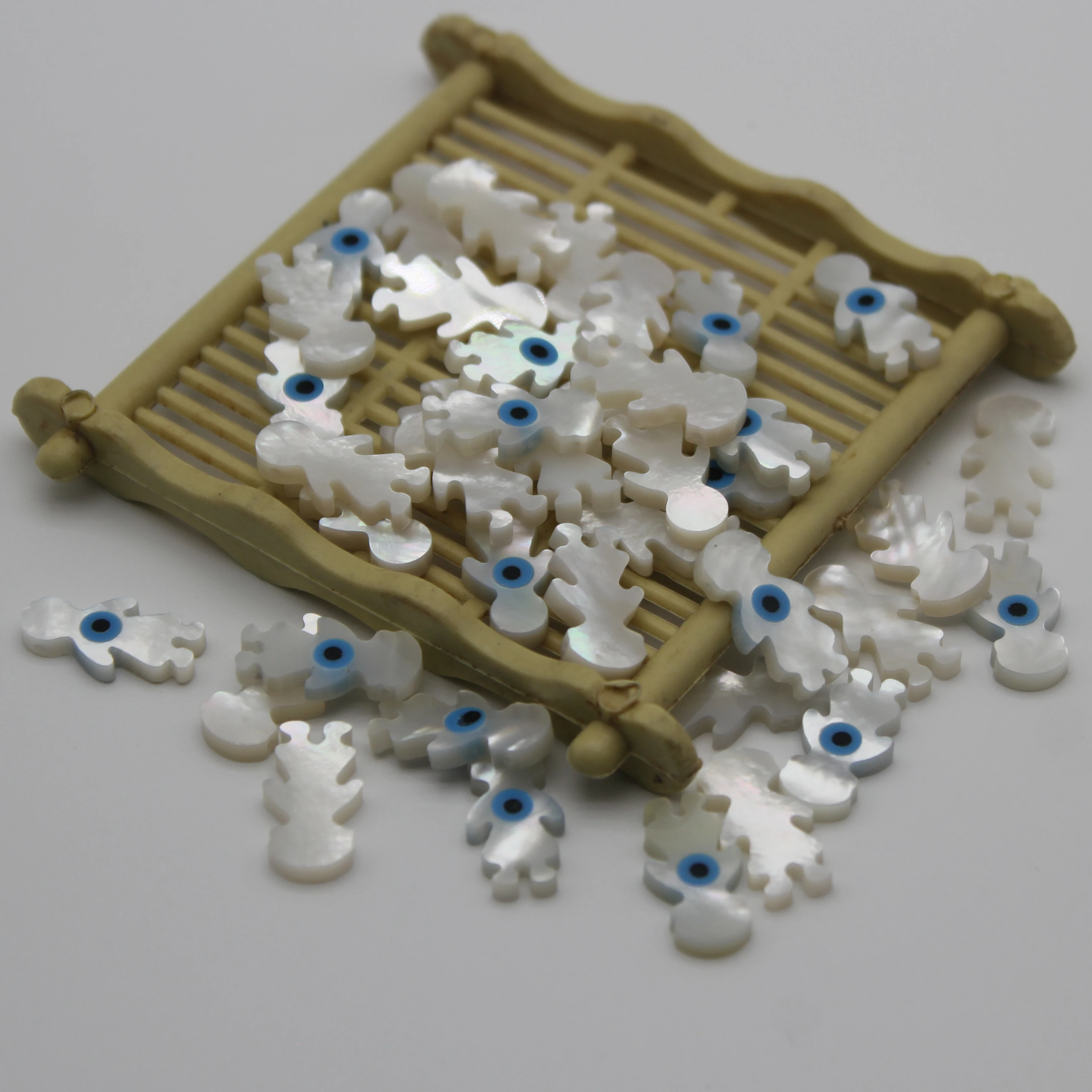 Natural Mother of Pearl Shell Beads Blue Evil Eye Boy And Girl Cut For Jewelry Making DIY Handmade Pendant Bracelet Necklace
Natural Mother of Pearl Shell Beads Blue Evil Eye Boy And Girl Cut For Jewelry Making DIY Handmade Pendant Bracelet Necklace