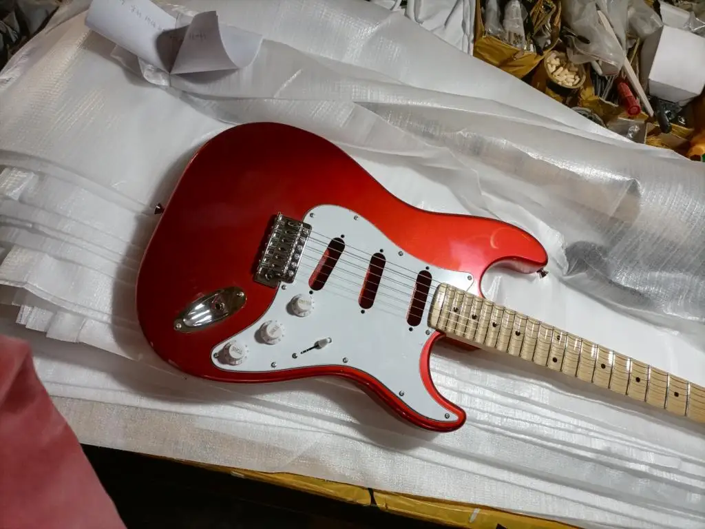 Factory custom New scalloped fingerboard,big headstock Metallic apple red ST electric guitar Maple fingerboard 67
Factory custom New scalloped fingerboard,big headstock Metallic apple red ST electric guitar Maple fingerboard 67