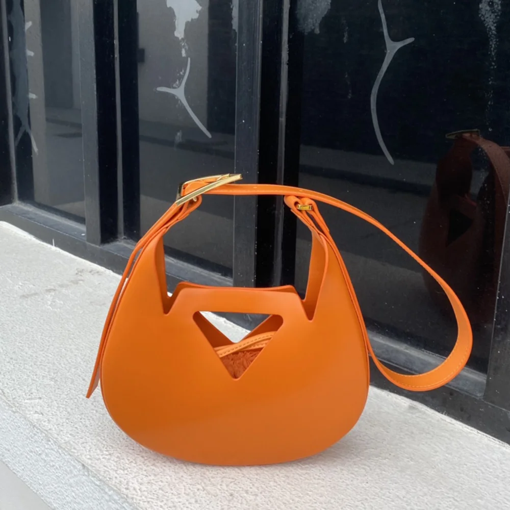 2022 Fashion Designer Punch Handbag Brand Style Casual Shoulder Bag Shell Hobos Leather Design
2022 Fashion Designer Punch Handbag Brand Style Casual Shoulder Bag Shell Hobos Leather Design