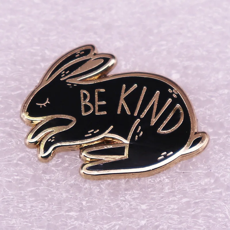 Милый черный кролик BE KIND брошь-значок креативной формы бегущего кролика эмалированные броши ювелирные изделия для подарков друзьям Buddys Lapel Pin on.