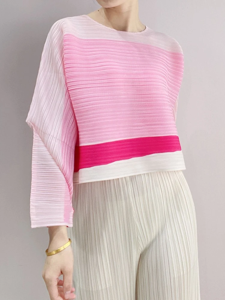 Woman tshirts Miyake Pleated Fashion Color matching Loose O-neck Long sleeve Spring/Autumn Short Tops Tees
Woman tshirts Miyake Pleated Fashion Color matching Loose O-neck Long sleeve Spring/Autumn Short Tops Tees