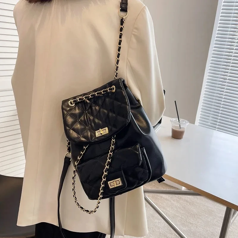Women's Bag The new 2022 simple and popular chain Backpack fashion texture Portable Backpack
Women's Bag The new 2022 simple and popular chain Backpack fashion texture Portable Backpack