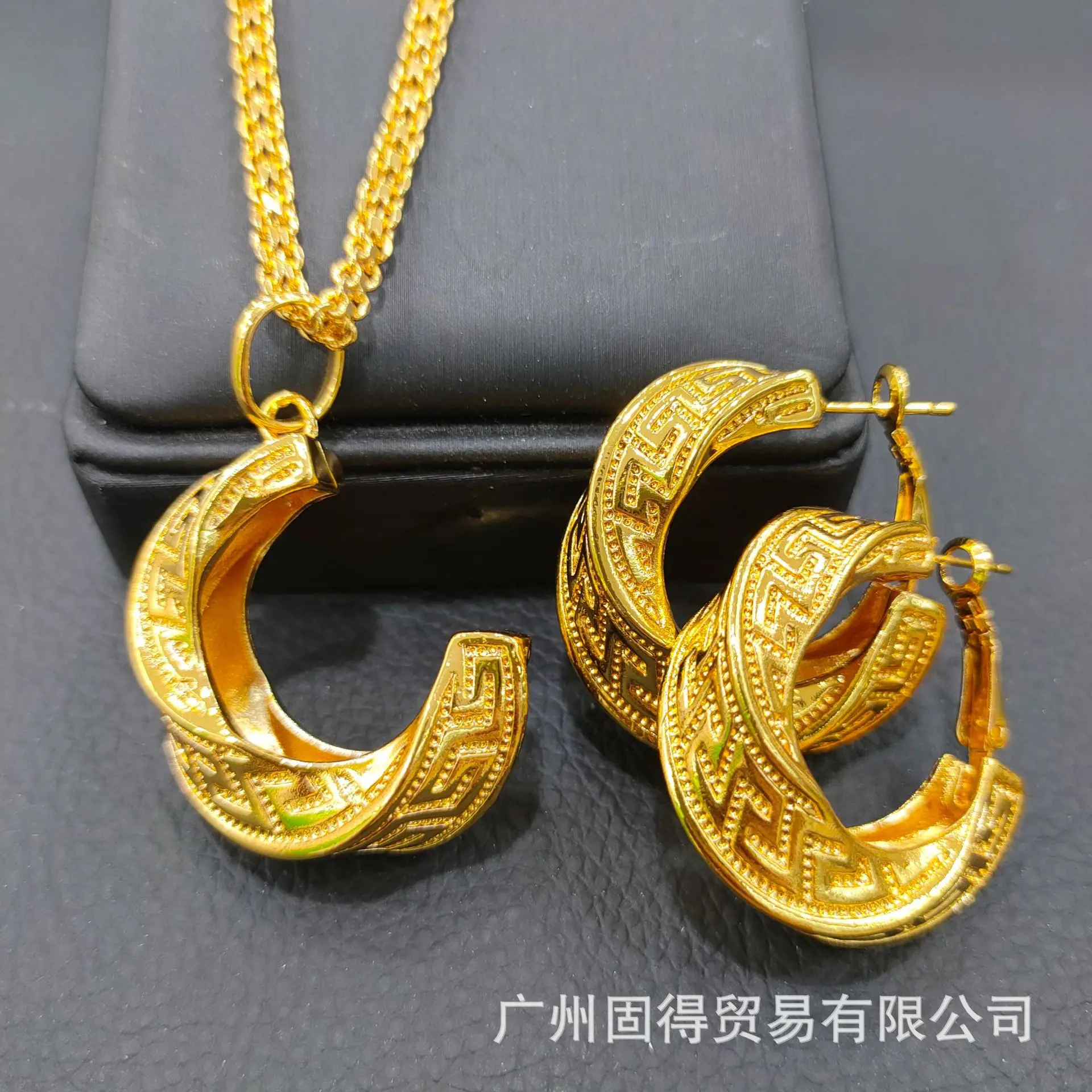 Dubai Sand Gold Irregular Pendant Necklace Earrings Two Piece Set 24K Gold Temperament Bridal Jewelry Set
Dubai Sand Gold Irregular Pendant Necklace Earrings Two Piece Set 24K Gold Temperament Bridal Jewelry Set