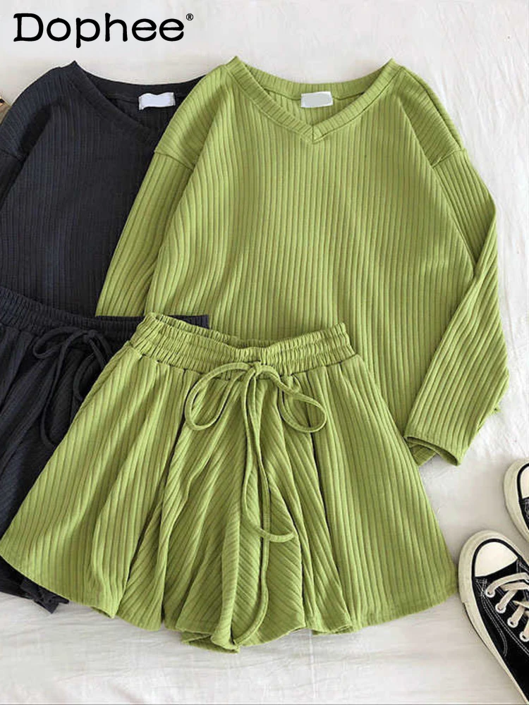Casual Fashion 2 Pcs Women Set V-Neck Long Sleeve Loose Knit Top + High Waist Hip Elastic Wide Leg Shorts Wild Suit
Casual Fashion 2 Pcs Women Set V-Neck Long Sleeve Loose Knit Top + High Waist Hip Elastic Wide Leg Shorts Wild Suit