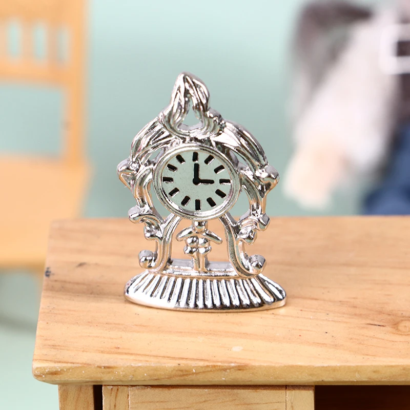 Vintage Alloy Silver Color 1:12 Dollhouse Miniature Clock Desk dollhouse miniatures accessories Doll House Decor Furniture Toy
Vintage Alloy Silver Color 1:12 Dollhouse Miniature Clock Desk dollhouse miniatures accessories Doll House Decor Furniture Toy