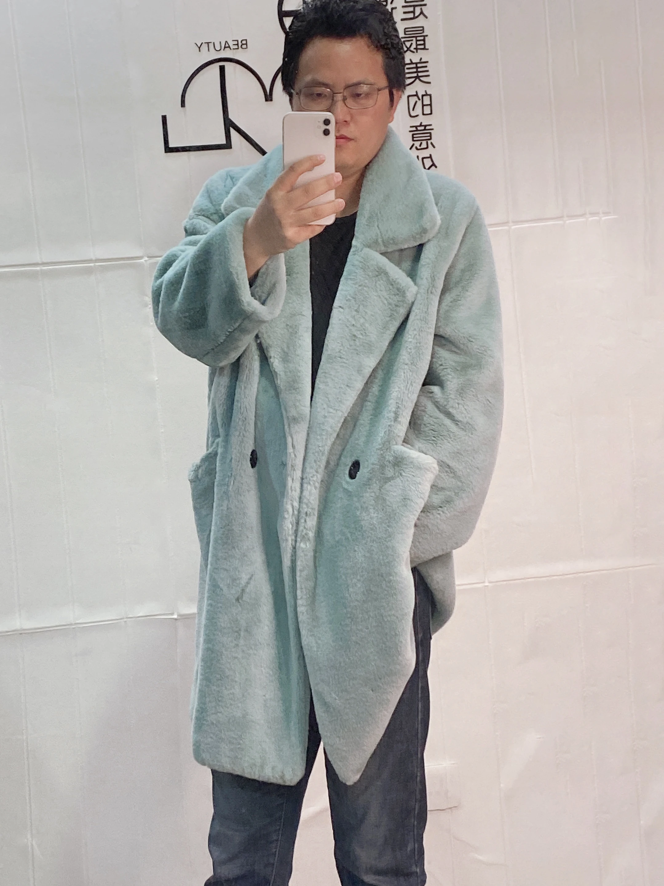 Mauroicard Winter Thick Warm Soft Oversized Fluffy Faux Fur Coat Men Double Breasted Casual Loose Stylish Korean Fashion Men
Mauroicard Winter Thick Warm Soft Oversized Fluffy Faux Fur Coat Men Double Breasted Casual Loose Stylish Korean Fashion Men