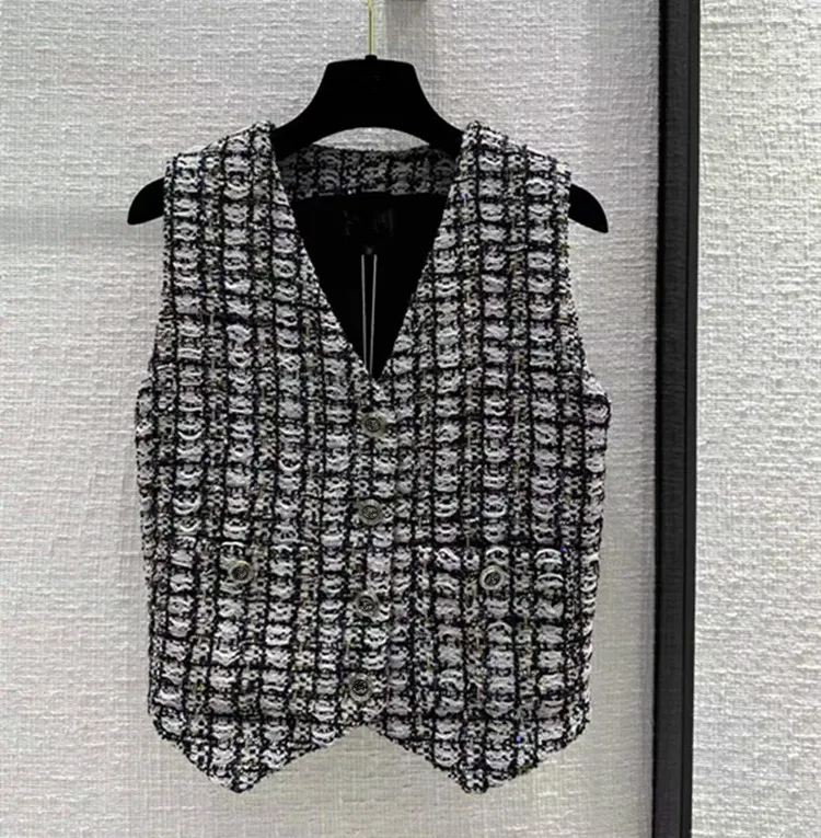 European and American women's dress 2023 summer new style V-neck sleeveless single breasted fashion Tweed waistcoat
European and American women's dress 2023 summer new style V-neck sleeveless single breasted fashion Tweed waistcoat