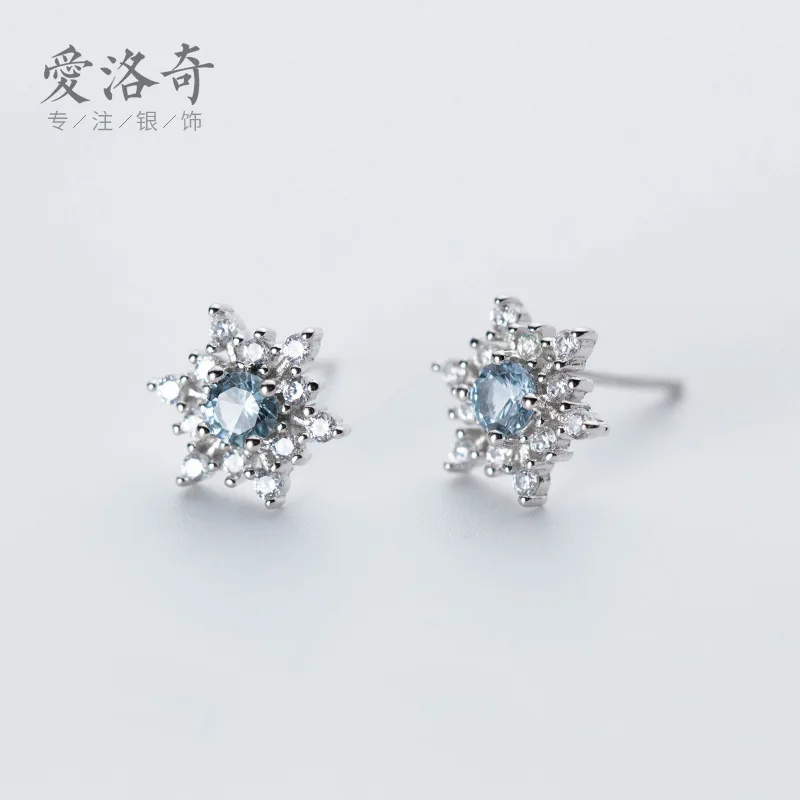 Stud Earrings for Women Korean Fashion Sweet Full Diamond Snowflake Ear Stud Christmas Small Winter Ear Rings
Stud Earrings for Women Korean Fashion Sweet Full Diamond Snowflake Ear Stud Christmas Small Winter Ear Rings