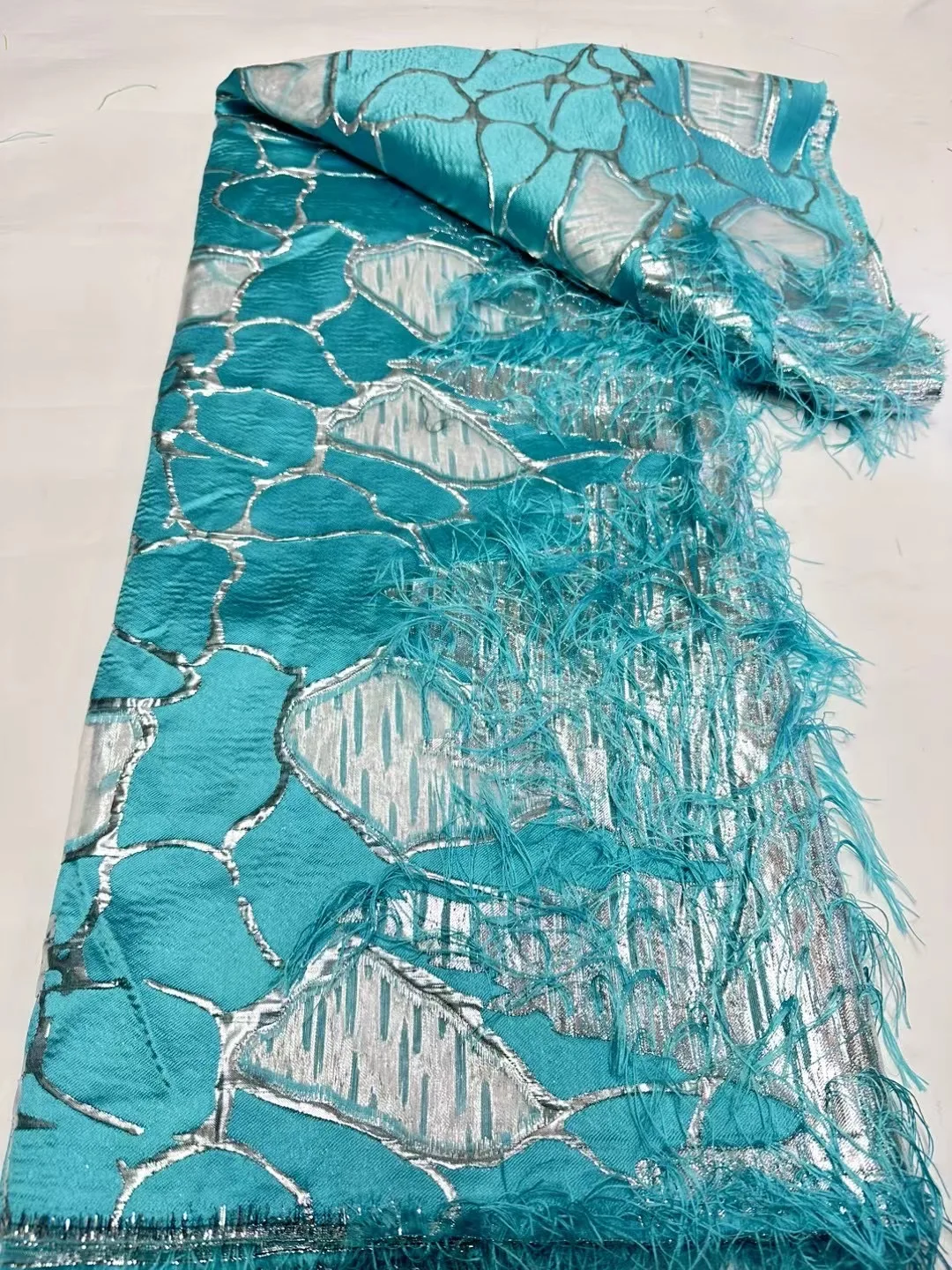 2023 новейшая африканская жаккардовая кружевная ткань 3d, французское кружево с вышивкой, нигерийская парчовая кружевная ткань для женского платья
2023 новейшая африканская жаккардовая кружевная ткань 3d, французское кружево с вышивкой, нигерийская парчовая кружевная ткань для женского платья