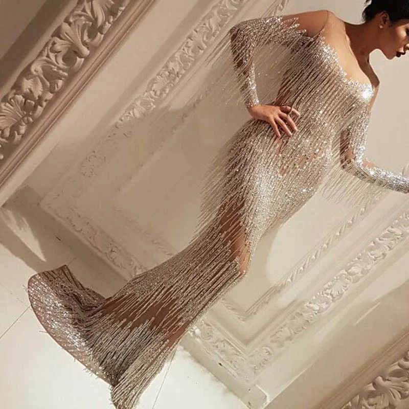 Fall/winter 2021 European and American foreign trade women's dress is still sexy with tassels trailing shiny evening dress.
Fall/winter 2021 European and American foreign trade women's dress is still sexy with tassels trailing shiny evening dress.