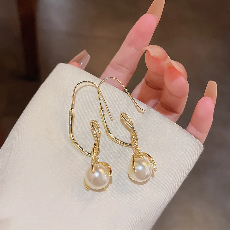 Gold Charming Korean Fashion Pearl Earrings For Women Knotted Dangle Drop Earrings Pearl Jewelry
Gold Charming Korean Fashion Pearl Earrings For Women Knotted Dangle Drop Earrings Pearl Jewelry