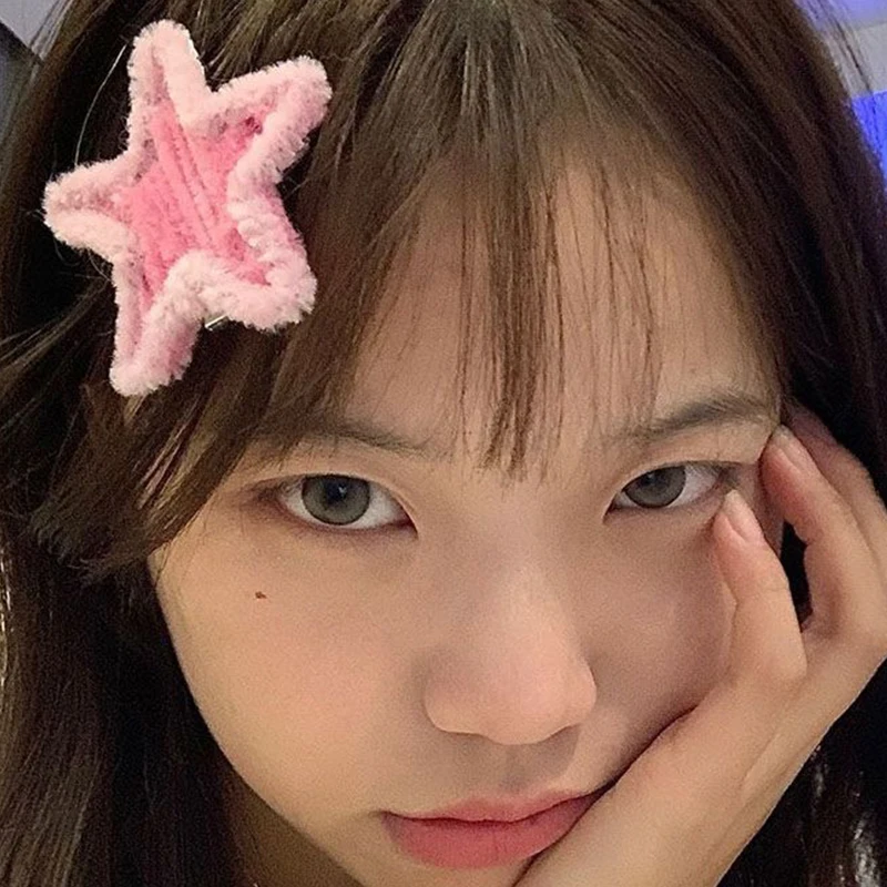 Sweet Cool Y2k Girls Cute Star Shape Hairpins Female Plush Star Hair Clip Headdress Barrette Hair Clip For Women Harajuku Hair
Sweet Cool Y2k Girls Cute Star Shape Hairpins Female Plush Star Hair Clip Headdress Barrette Hair Clip For Women Harajuku Hair