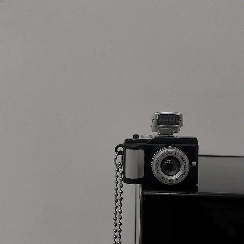 Harajuku Style Hip-Hop Mini Flash Camera Necklace Creative Personality can Sound Sweater Chain Men and Women Accessories Trend
Harajuku Style Hip-Hop Mini Flash Camera Necklace Creative Personality can Sound Sweater Chain Men and Women Accessories Trend