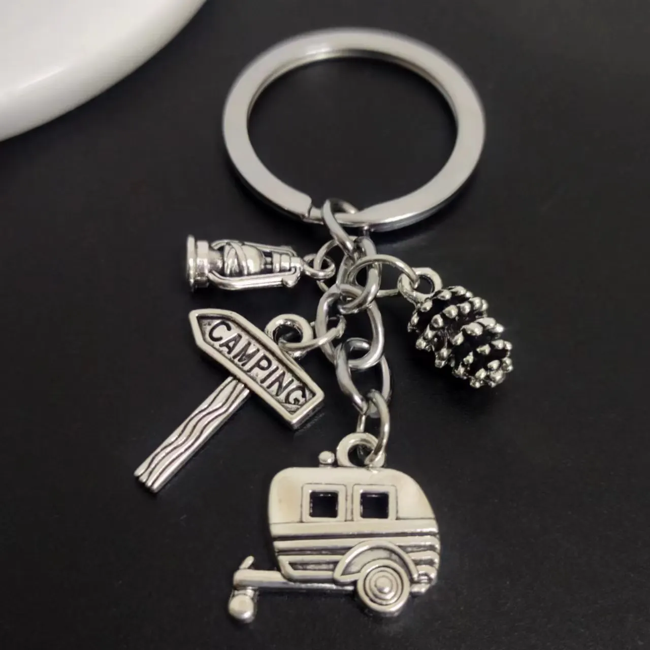 Pine Cone Kerosene Lamp Travel Camping Silver Color Car Key Chains Ring Women Jewelry Accessories Fashion Pendant Gifts
Pine Cone Kerosene Lamp Travel Camping Silver Color Car Key Chains Ring Women Jewelry Accessories Fashion Pendant Gifts