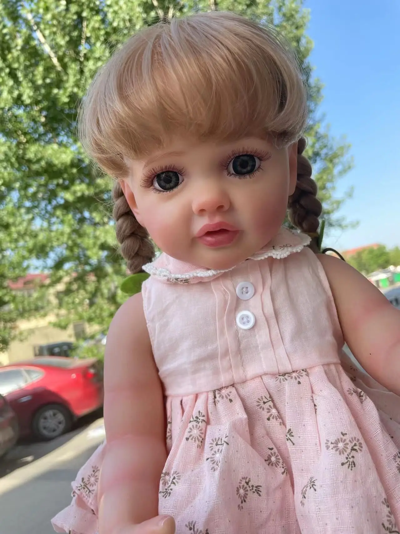 55cm high version pure handmade exquisite painted vein blood visible simulation doll implanted in hair
55cm high version pure handmade exquisite painted vein blood visible simulation doll implanted in hair