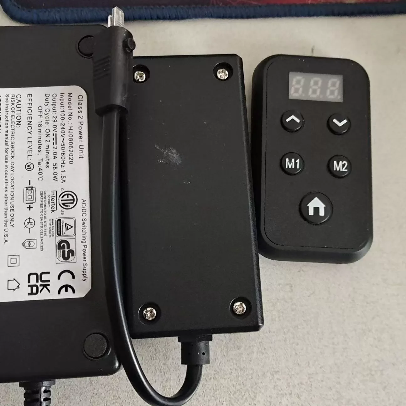 Офисный учебный стол, ручной подъемный стол, модифицированный электрический стол, установленный блок питания контроллера двигателя
Офисный учебный стол, ручной подъемный стол, модифицированный электрический стол, установленный блок питания контроллера двигателя