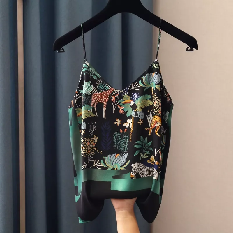 New Women Summer Camis Chic Vintage Print Satin Material Tank Tops Sexy Strap 2XL Boho Women V-Neck Tank Top Female
New Women Summer Camis Chic Vintage Print Satin Material Tank Tops Sexy Strap 2XL Boho Women V-Neck Tank Top Female