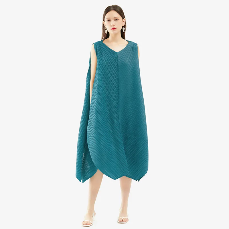 Miyake summer new French niche design mid-length casual loose skirt sleeveless vest dress women
Miyake summer new French niche design mid-length casual loose skirt sleeveless vest dress women