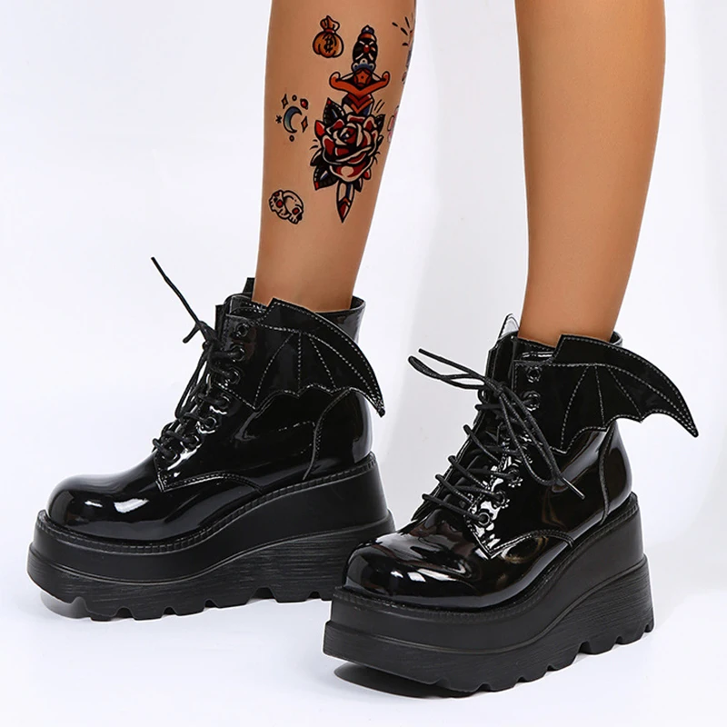 2022 Gothic Fashion Lolita Cosplay Women Boots Punk Street Cool Black Wings Platform Wedge Heel Lace Up Woman Shoes Big Size 43
2022 Gothic Fashion Lolita Cosplay Women Boots Punk Street Cool Black Wings Platform Wedge Heel Lace Up Woman Shoes Big Size 43