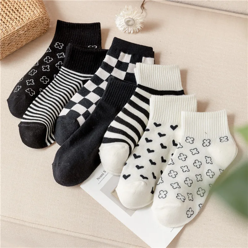 2022 New Spring Cotton Fashion Socks for Women Novelty Girls Cute Heart Embroidery Casual Funny Black White Print Ankle Socks
2022 New Spring Cotton Fashion Socks for Women Novelty Girls Cute Heart Embroidery Casual Funny Black White Print Ankle Socks