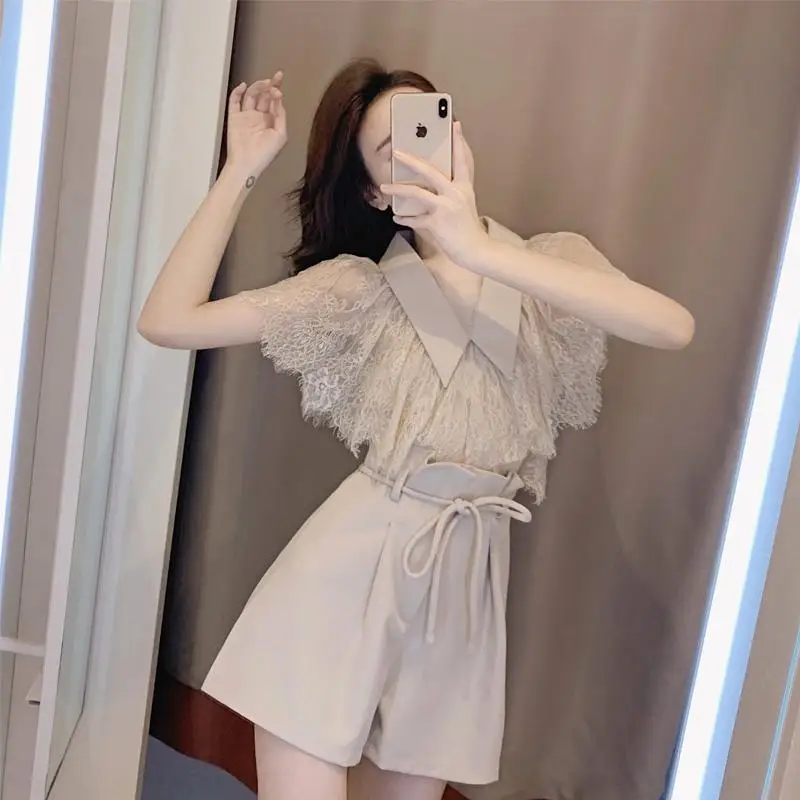 Summer New Hong Kong Style Fashion Top + Retro Light Cooked Wide Leg Shorts Two-piece Suit Women Sets
Summer New Hong Kong Style Fashion Top + Retro Light Cooked Wide Leg Shorts Two-piece Suit Women Sets