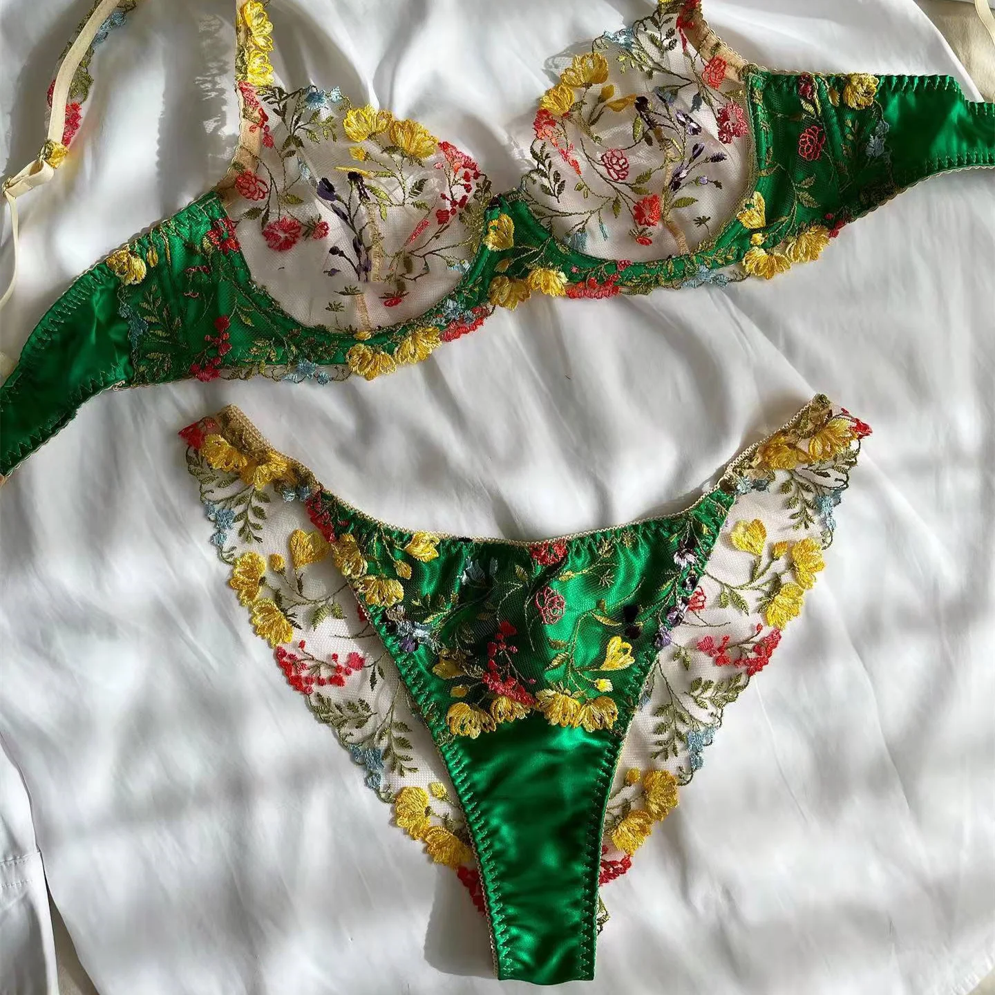 Luxury Lace Lingerie Sexy Fairy Set Woman Floral Embroidery Transparent Bra Delicate Underwear Outfit conjunto lenceria mujer
Luxury Lace Lingerie Sexy Fairy Set Woman Floral Embroidery Transparent Bra Delicate Underwear Outfit conjunto lenceria mujer
