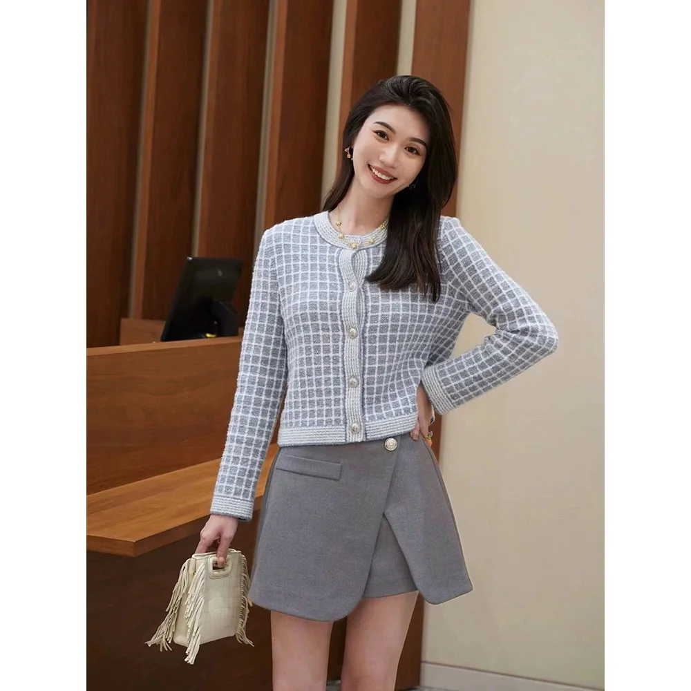 23 years summer new classic blue plaid knitting cardigan knitting coat shiny privately recommended + skirt
23 years summer new classic blue plaid knitting cardigan knitting coat shiny privately recommended + skirt