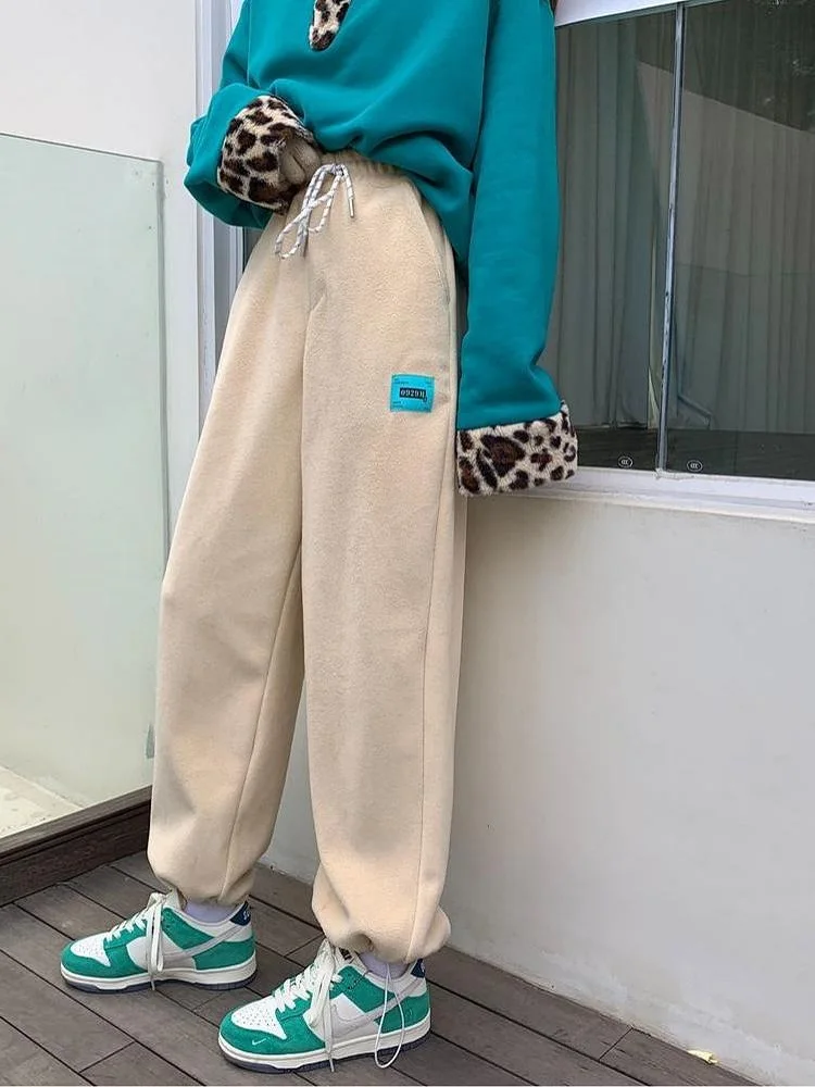 QWEEK Korean Fashion Fleece Beige Joggers Sweatpants Women Harajuku Black Baggy Sports Pants Oversize Kpop Casual Soft Tracksuit
QWEEK Korean Fashion Fleece Beige Joggers Sweatpants Women Harajuku Black Baggy Sports Pants Oversize Kpop Casual Soft Tracksuit