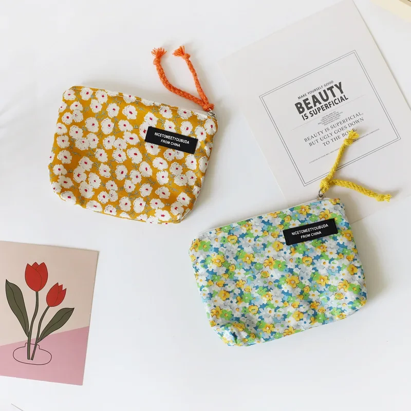 Small Square Cute Cosmetic Bag Korean Style Floral Mini Makeup Bag Women Simple Change Purse Cotton Fabric Neceser Mujer Travel
Small Square Cute Cosmetic Bag Korean Style Floral Mini Makeup Bag Women Simple Change Purse Cotton Fabric Neceser Mujer Travel