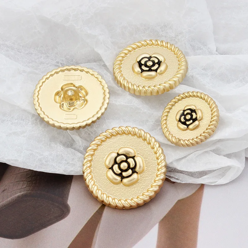 6PCS/Lot Luxury Golden Flower Metal Button For Clothing Sweater Coat Decoration Round Button
6PCS/Lot Luxury Golden Flower Metal Button For Clothing Sweater Coat Decoration Round Button