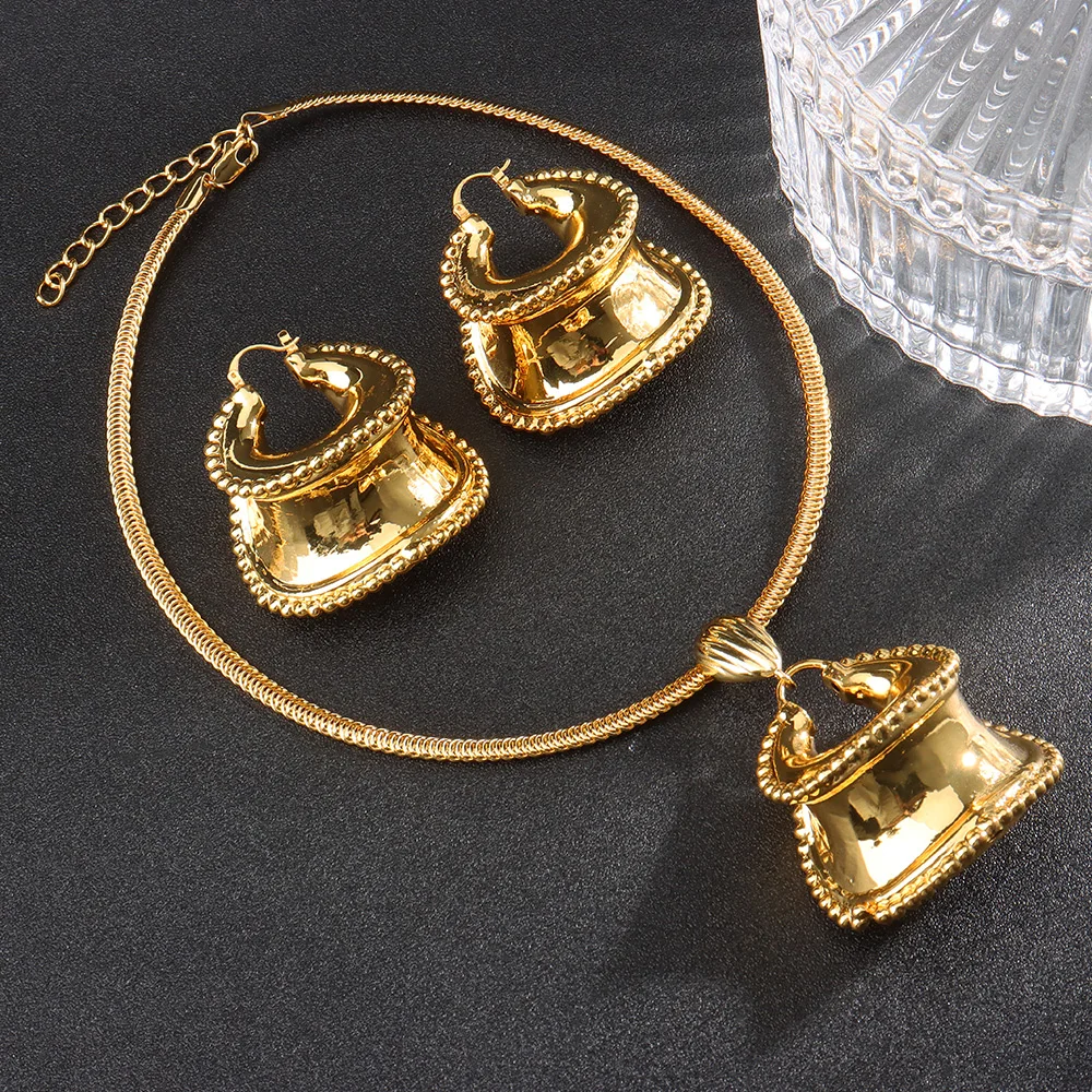 Trendy Necklace Earrings Jewelry Set For Women Earrings Gold Color Bridal Jewelry 2022 Collar Pendant Necklace Set
Trendy Necklace Earrings Jewelry Set For Women Earrings Gold Color Bridal Jewelry 2022 Collar Pendant Necklace Set