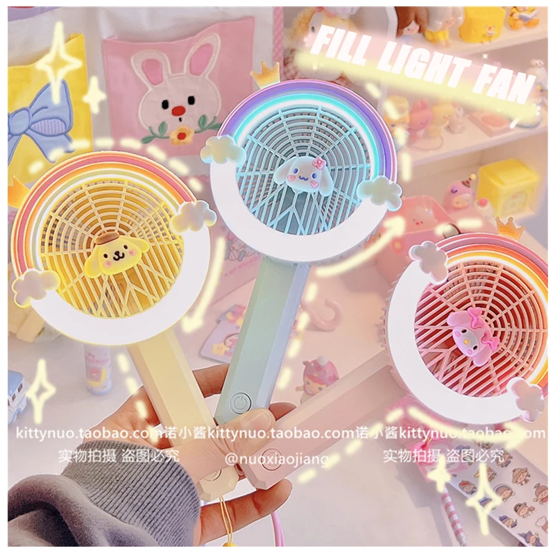 Sanrioed Kawaii летняя Складная заполняющая свет маленький веер My Melody Cinnamoroll Purin Dog аниме фэнтезийная фотокамера помощник милый
Sanrioed Kawaii летняя Складная заполняющая свет маленький веер My Melody Cinnamoroll Purin Dog аниме фэнтезийная фотокамера помощник милый