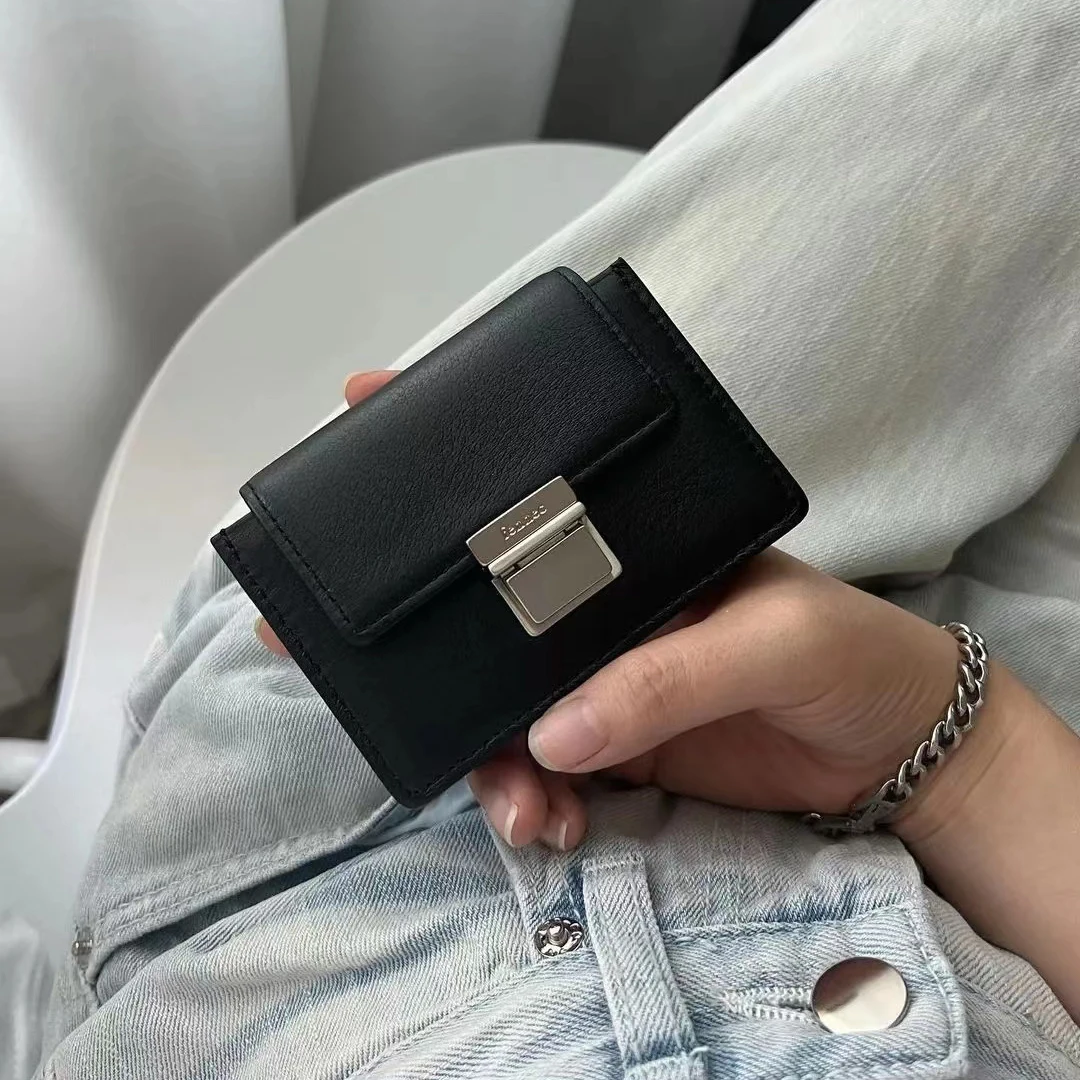 fennec genuine pickup bag, metal buckle head, simple driver's license bag, casual accordion coin purse
fennec genuine pickup bag, metal buckle head, simple driver's license bag, casual accordion coin purse