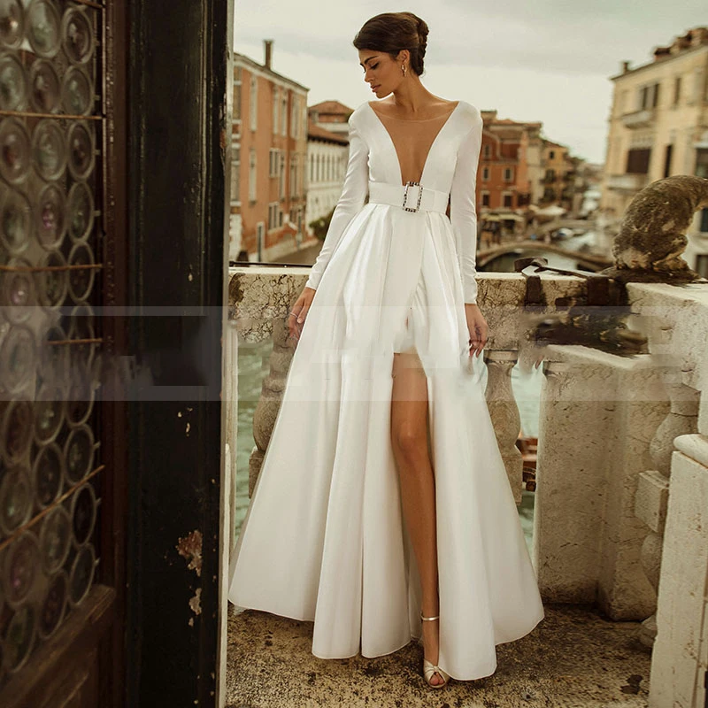 QUEEN Simple A-Line Slit Long Sleeves Wedding Dress White Floor Length Sheer V-Neck Backless Bridal Gown With Sashes Custom Made
QUEEN Simple A-Line Slit Long Sleeves Wedding Dress White Floor Length Sheer V-Neck Backless Bridal Gown With Sashes Custom Made