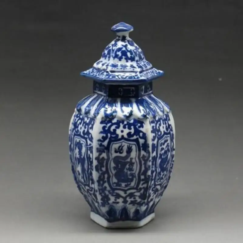 Chinese Archaize Blue and White Porcelain Painting Dragon Vase W Qianlong Mark Home Living Room Decoration Collection Ornaments
Chinese Archaize Blue and White Porcelain Painting Dragon Vase W Qianlong Mark Home Living Room Decoration Collection Ornaments