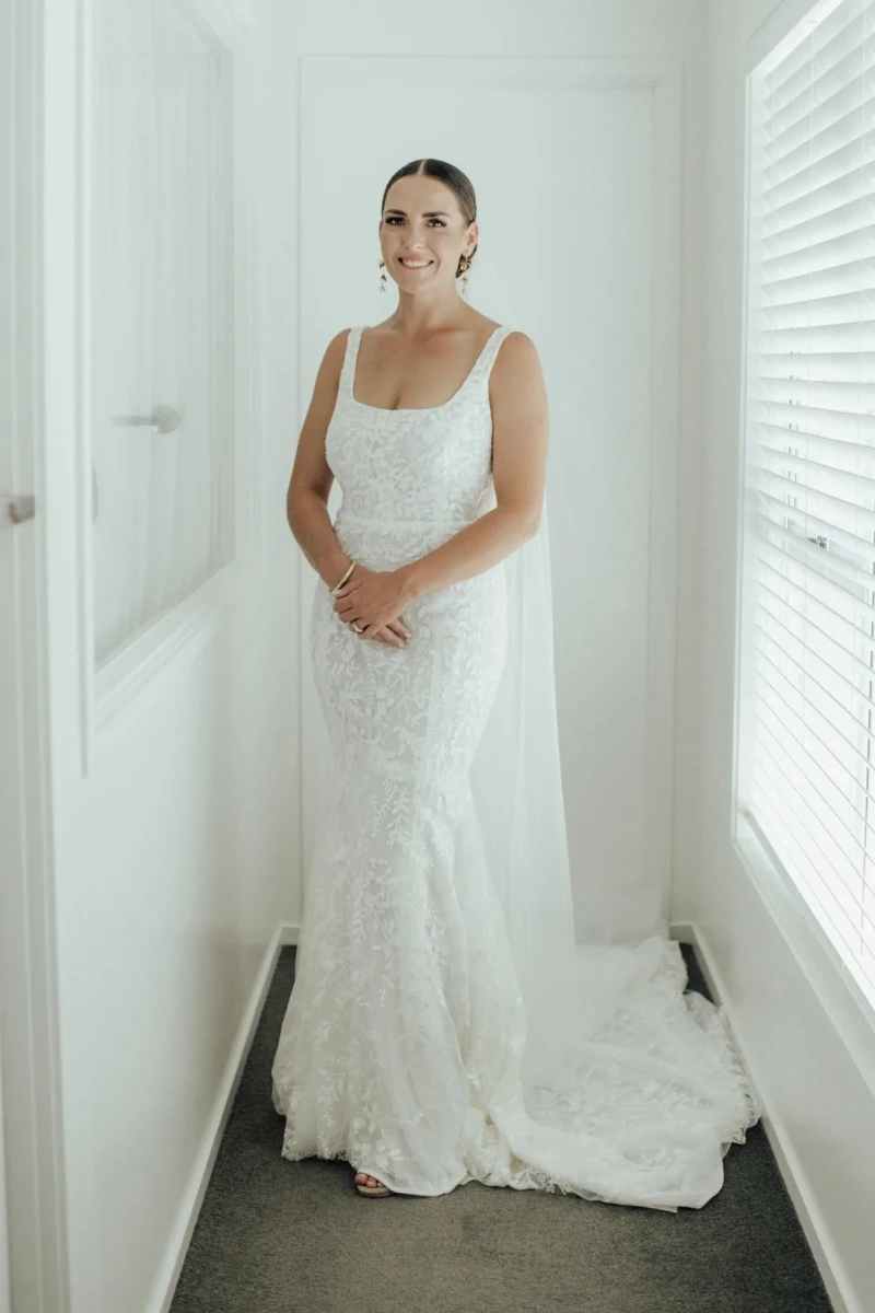13939# Elegant Appliques Lace Square Collar Mermaid Sweep Train Wedding Dress Pastrol Spaghetti Straps Backless Bridal Gown
13939# Elegant Appliques Lace Square Collar Mermaid Sweep Train Wedding Dress Pastrol Spaghetti Straps Backless Bridal Gown