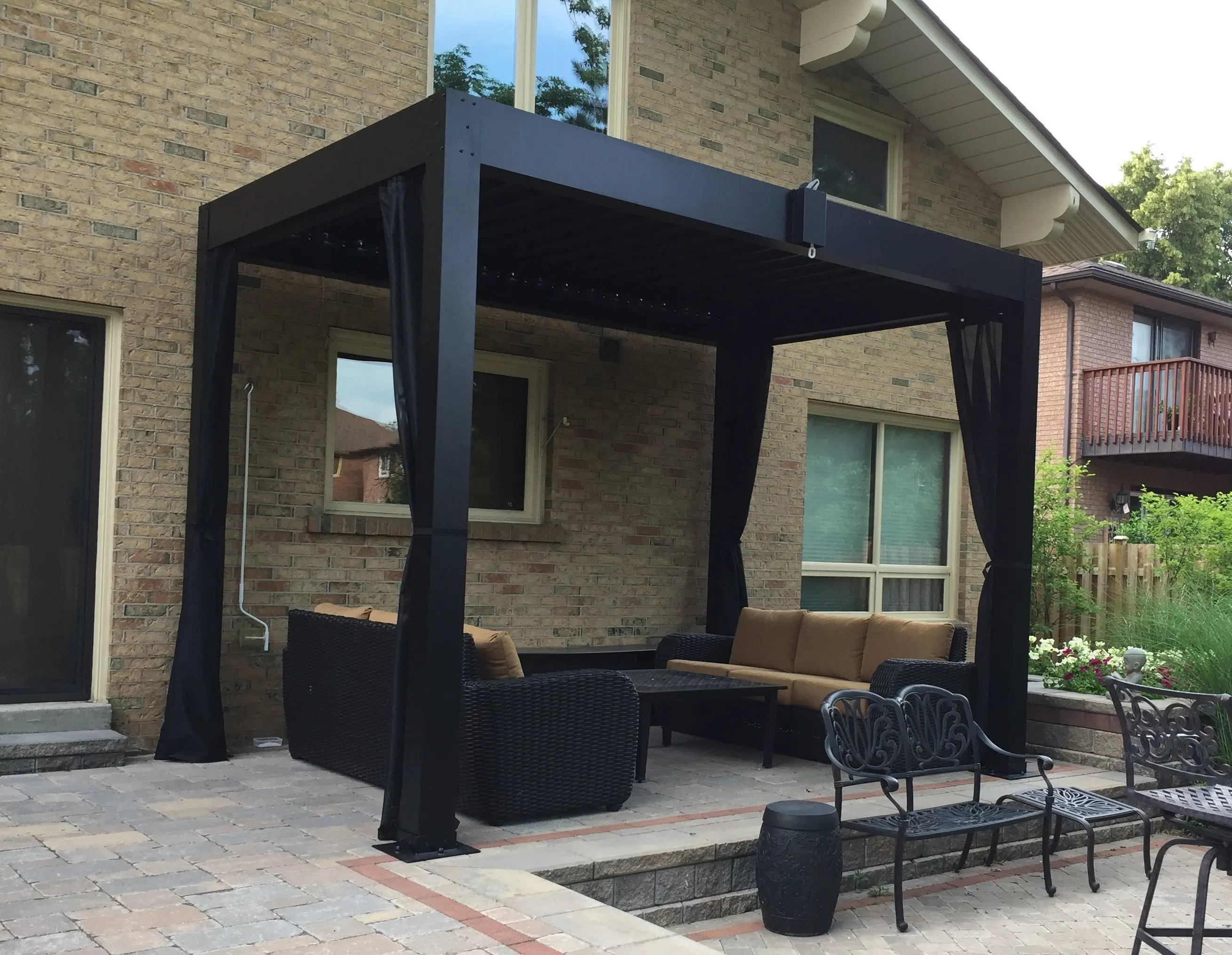 Outdoor Garden Motorised Gazebo Modern Aluminium Louvre Roof Bioclimatic Pergola for Sunshade
Outdoor Garden Motorised Gazebo Modern Aluminium Louvre Roof Bioclimatic Pergola for Sunshade