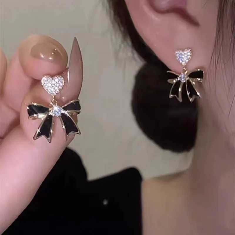 Simple black bow love earrings new S925 silver needle temperament high-end sense earrings tide n ladies 2022
Simple black bow love earrings new S925 silver needle temperament high-end sense earrings tide n ladies 2022