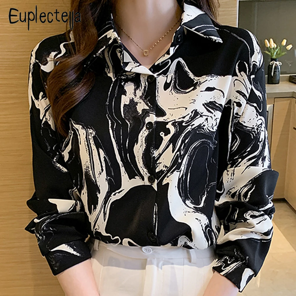 Блузка женская демисезонная с отложным воротником, на пуговицах
Блузка женская демисезонная с отложным воротником, на пуговицах