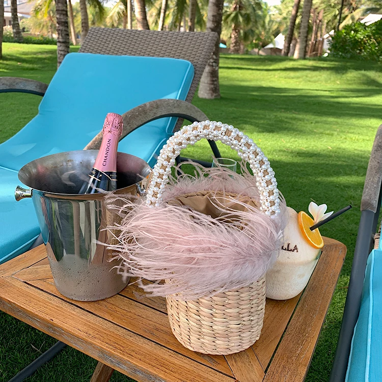 New Handbags Pearl Ostrich Feather Bucket Bag Women's Beading Elegant Retro Seaside Travel Holiday Vacation Weaving Handbags
New Handbags Pearl Ostrich Feather Bucket Bag Women's Beading Elegant Retro Seaside Travel Holiday Vacation Weaving Handbags