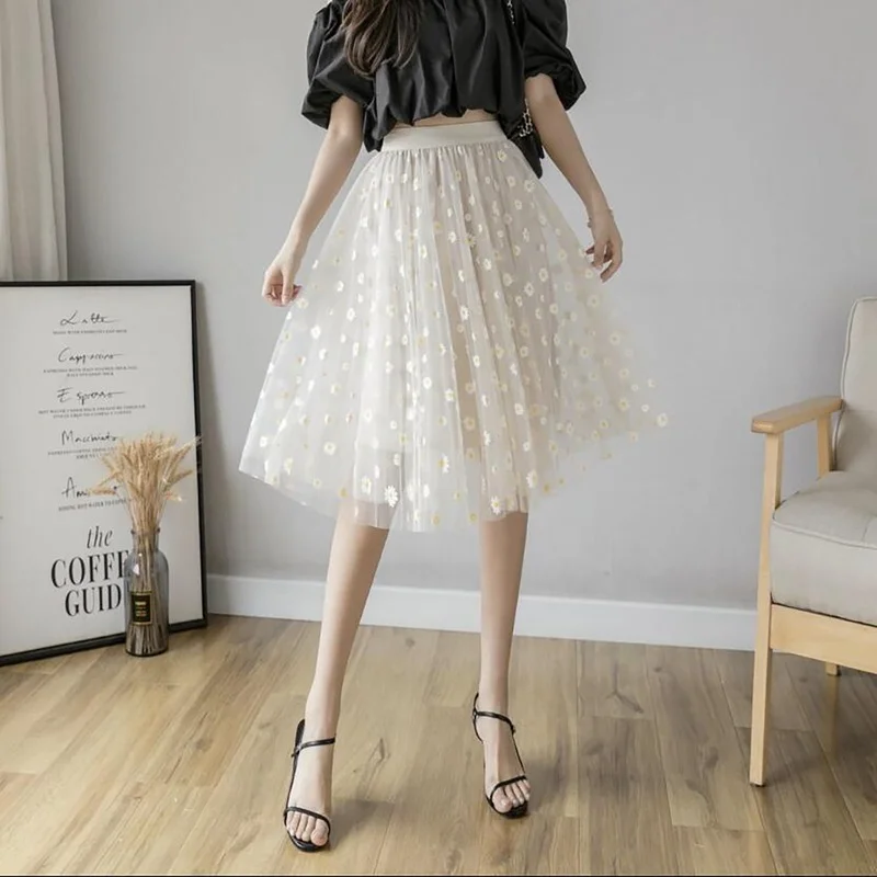 Women Pleated Daisy Print Mesh Elegant All-match A-line Knee-Length Skirts Spring Summer Elastic High Waist Female Long Skirt
Women Pleated Daisy Print Mesh Elegant All-match A-line Knee-Length Skirts Spring Summer Elastic High Waist Female Long Skirt