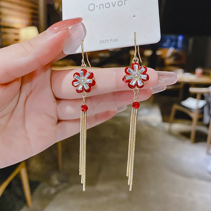 Japanese and Korean Red Crystal Flower Earrings Women's Petal Fashionable Earrings 2022 New Trendy Super Fairy Tassel Earrings
Japanese and Korean Red Crystal Flower Earrings Women's Petal Fashionable Earrings 2022 New Trendy Super Fairy Tassel Earrings