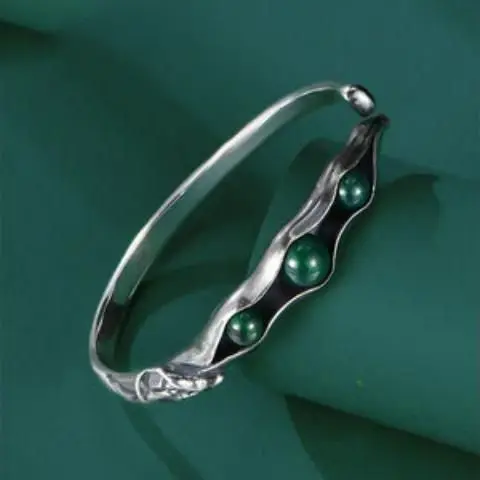 Green Beads Pea Silver Bracelet S925 Pure Silver Bracelet Inlaid with Green Natural Stone Ethnic Style Silver Bracelet
Green Beads Pea Silver Bracelet S925 Pure Silver Bracelet Inlaid with Green Natural Stone Ethnic Style Silver Bracelet